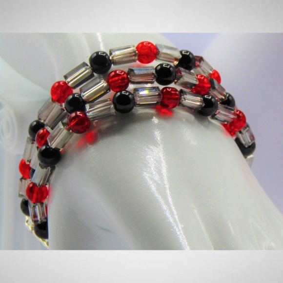 Red and Black Colour Beaded Jewelry Set - Picture 5 of 6